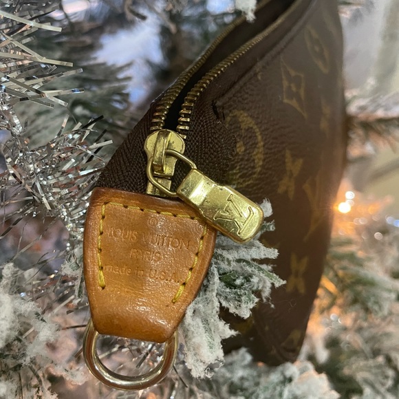 Louis Vuitton Monogram Pochette - Picture 2 of 5